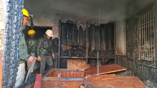 Goods worth lakhs burnt to ashes due to fire in the house