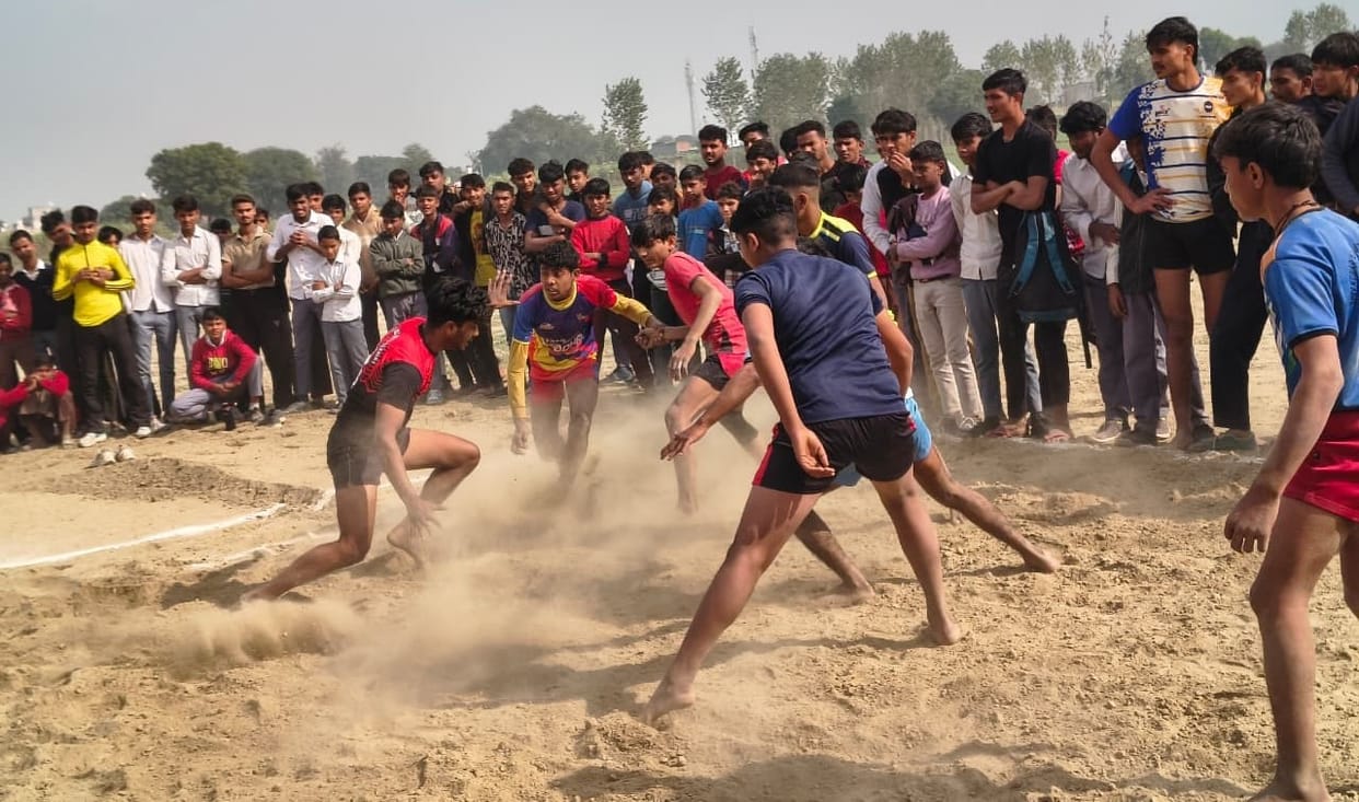 Tarun and Vanshika topped in 100 meter race.