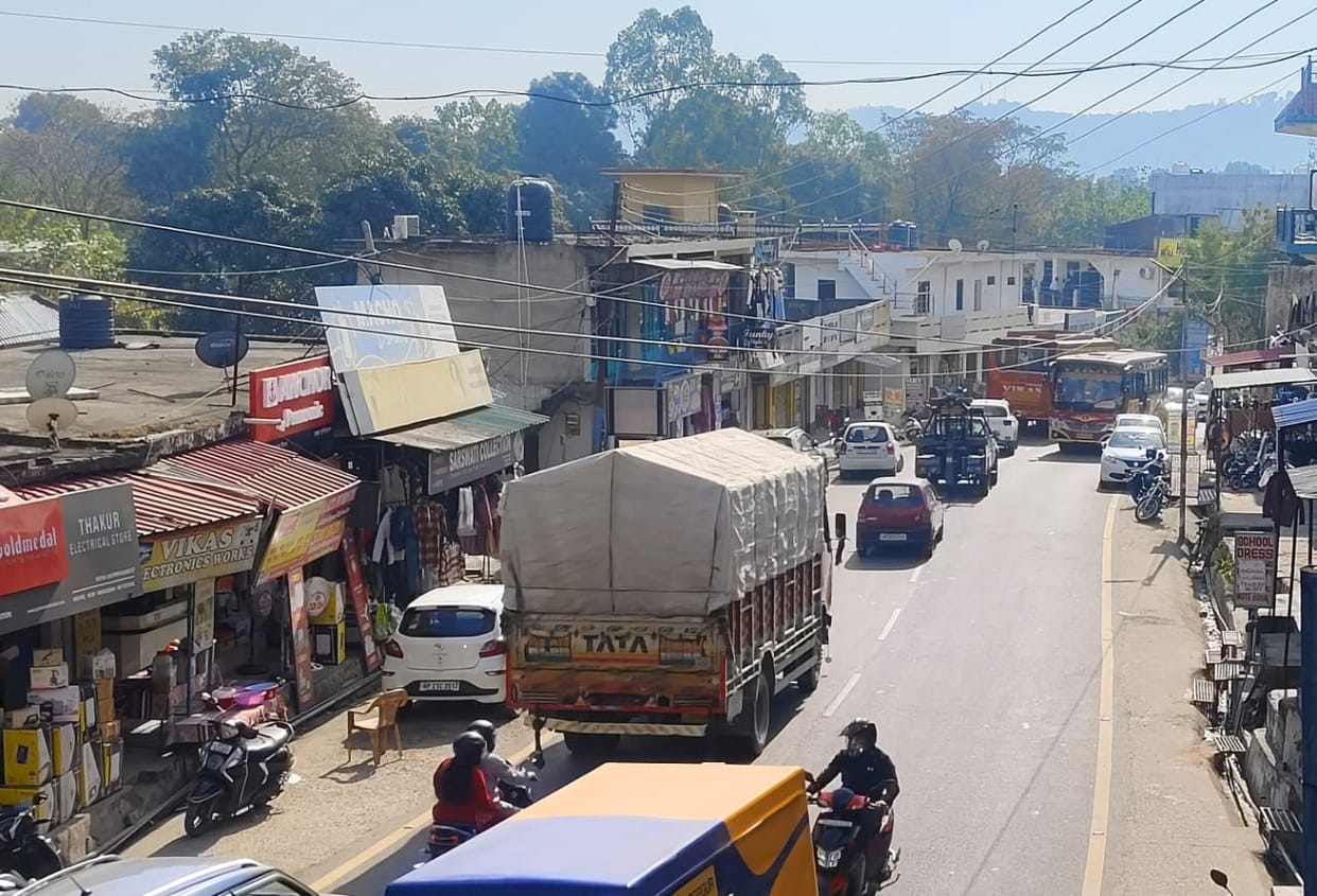 Chaotic vehicle parking causes traffic jam on the Mahre-Dhaneta road
