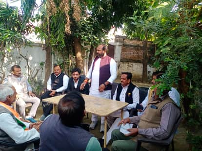 BLO, SIR, give the receiving voters the form