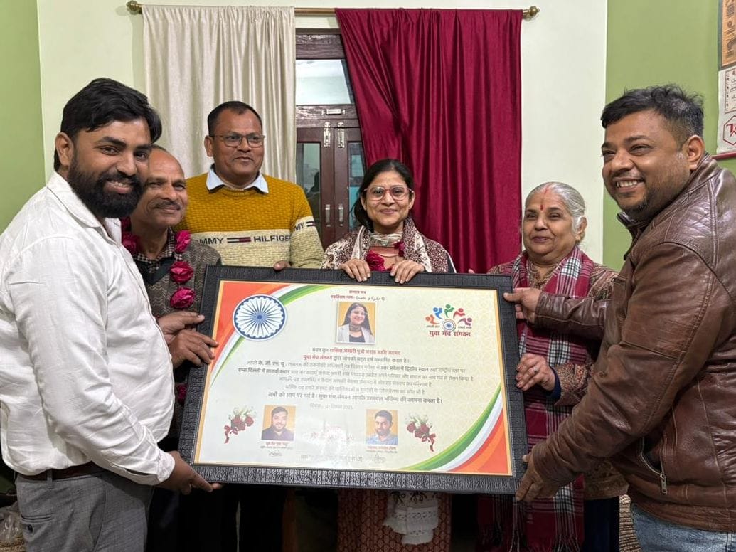 Rabia of Badaun, a meritorious student of ophthalmology examination, was honored.