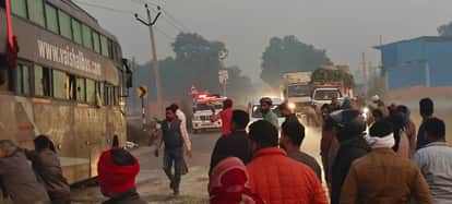 Bus overturns on Nanpara bypass, 12 injured