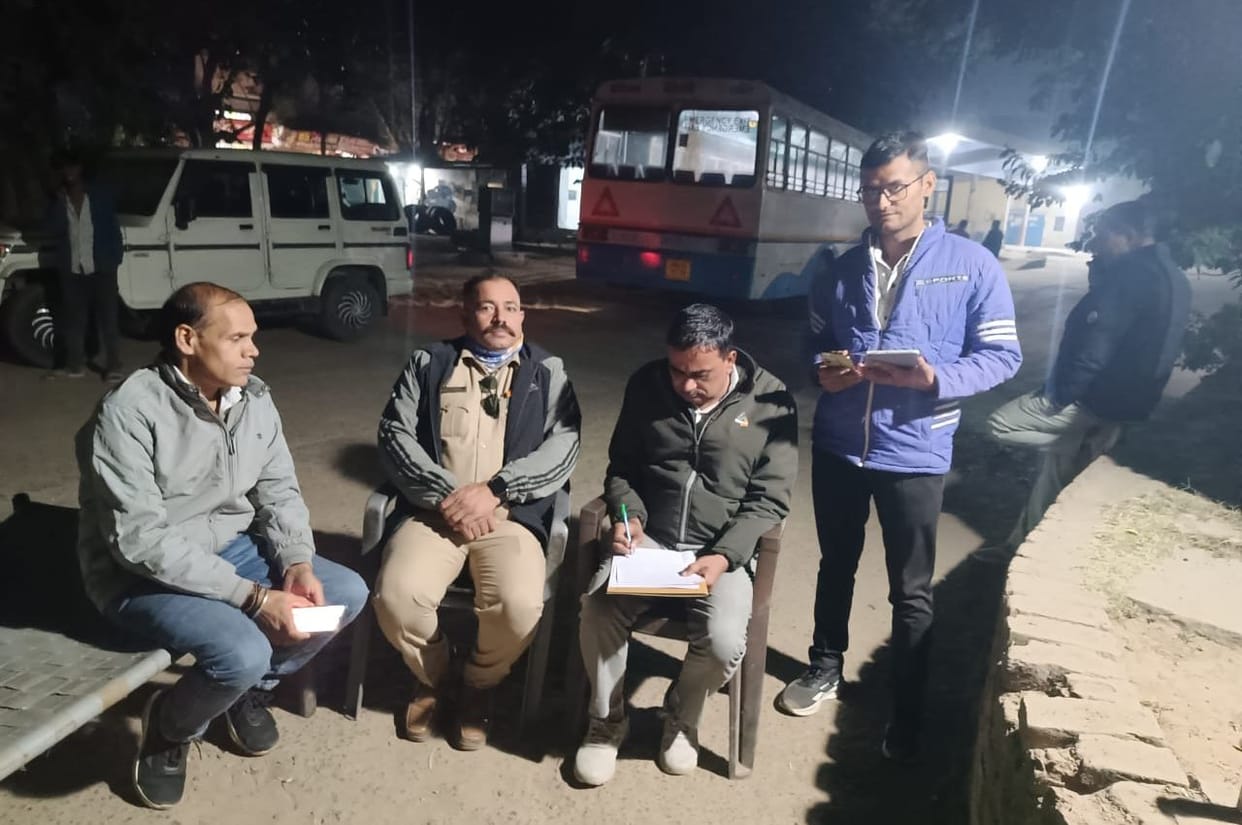 CM Flying imposed a fine of 4.56 lakh rupees on overloaded vehicles.