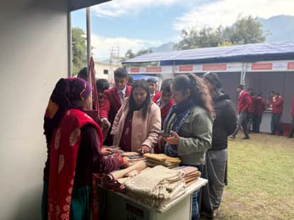 Learn to make clothes from natural fibers