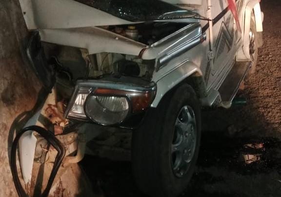 Shahdol News: Car lost control due to drowsiness and hit a tree, eight injured