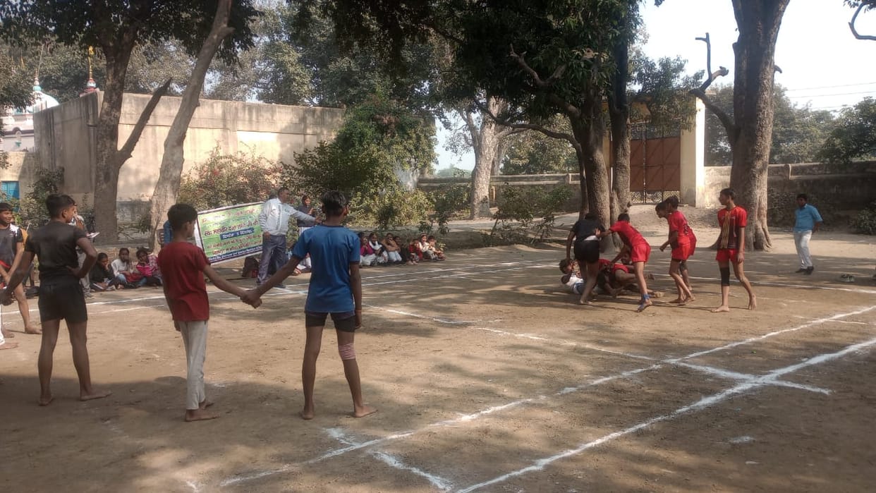 Sports competition on the death anniversary of the former founder