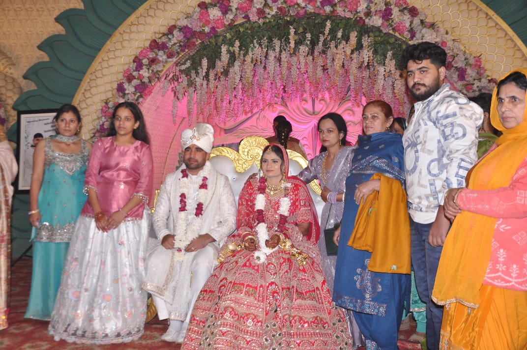 Kabaddi player Sakshi and wrestler Sushant Bora tied the knot.