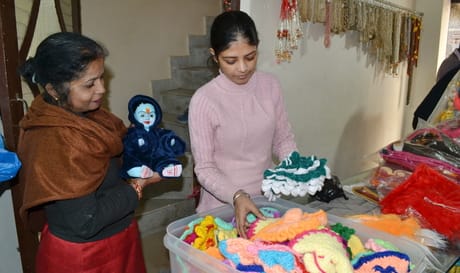 Thakur ji will be offered woolen clothes, rest under a quilt and hot milk.