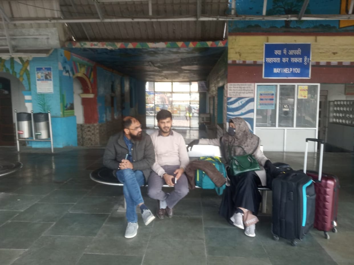 Amrapali Express arrived six and a half hours late, passengers worried