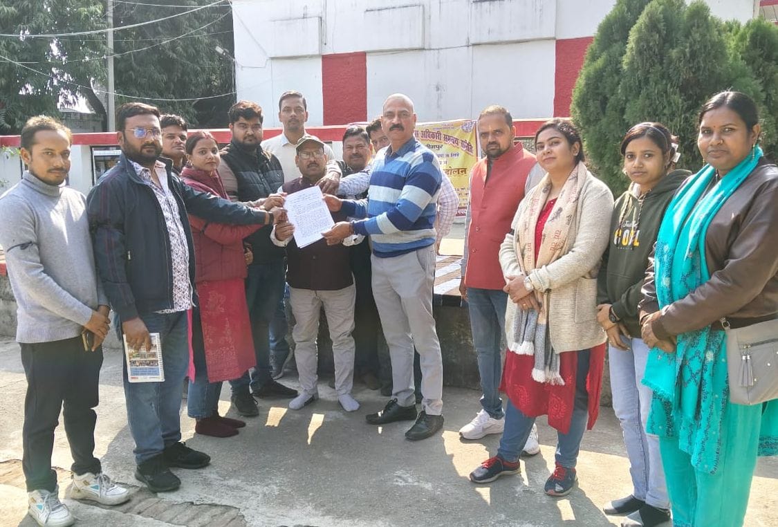 Panchayat secretaries leave departmental WhatsApp groups, preparing for a larger protest than the 10
