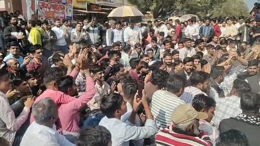 हिंदू संगठनों ने शामगढ़ बंद कराया