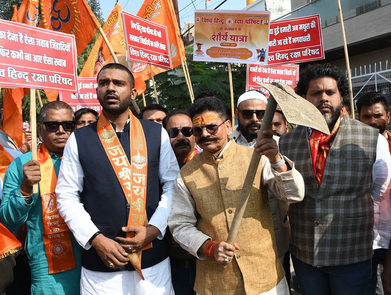 Vishwa Hindu Raksha Parishad workers burnt an effigy