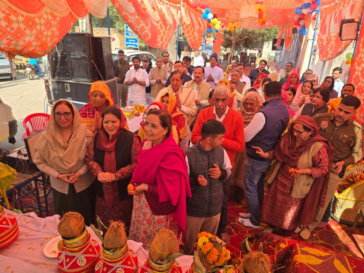 Praises of Shri Krishna's Leelas were sung on the Srimad Bhagwat Katha