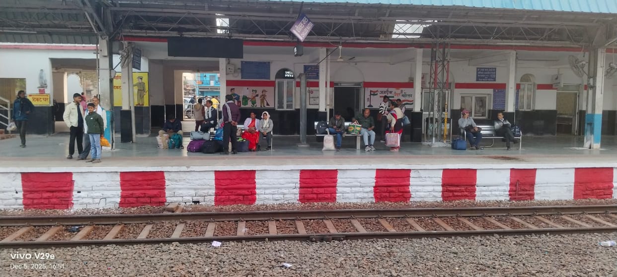 Kanpur-Manikpur memo cancelled, railway passengers appeared worried