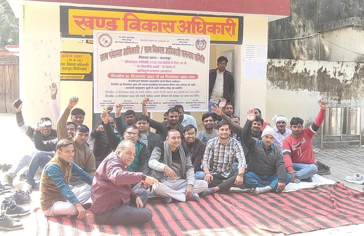 Secretaries staged a protest by locking the blocks.
