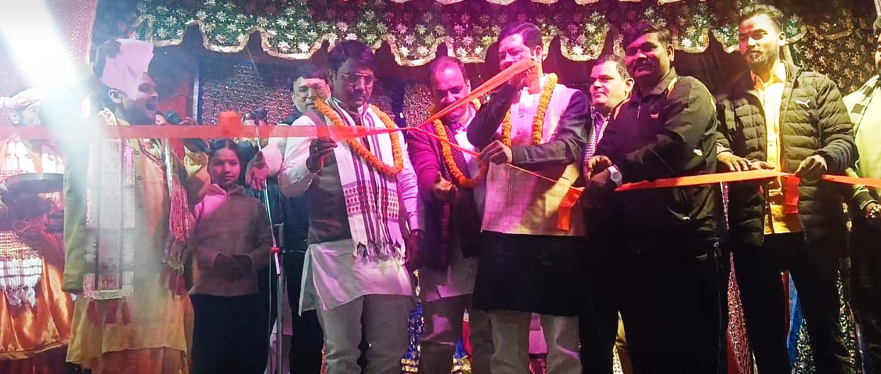 The Ramlila begins with the aarti of the tableau depicting Lord Rama and Mother Sita. Mother Sita.