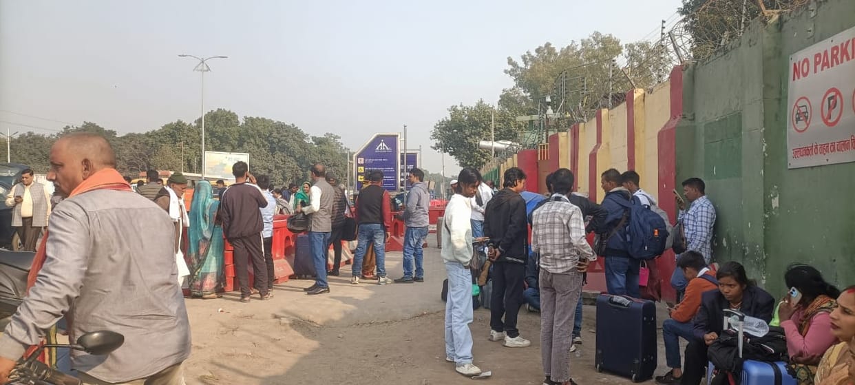 10 IndiGo flights cancelled, Gorakhpur Indigo Flights Cancelled. IndiGo Flight Crisis News in hindi