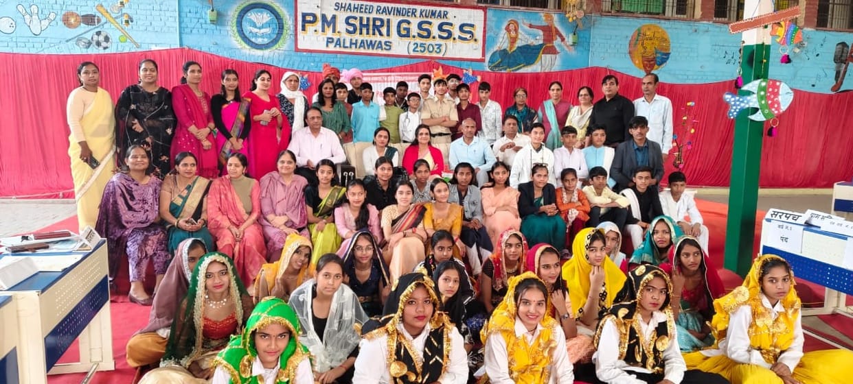 PM Shri Palhawas's team topped the Youth Panchayat at the district level.