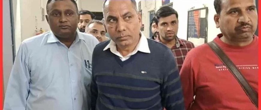 Khaki uniform tarnished again: Sonipat GRP station in-charge arrested red-handed while accepting a bribe.