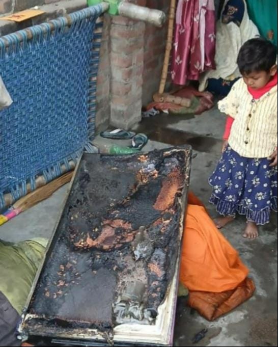 A short circuit caused a fire in the house, causing a loss of Rs 2 lakh.