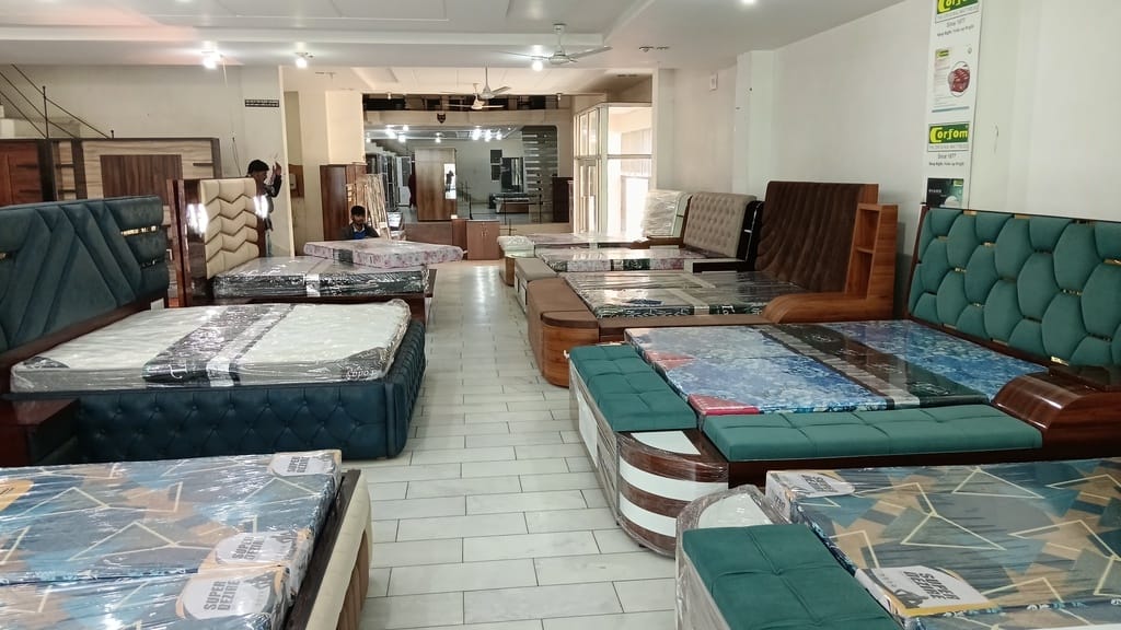 Furniture market booms, shopkeepers hope for profits