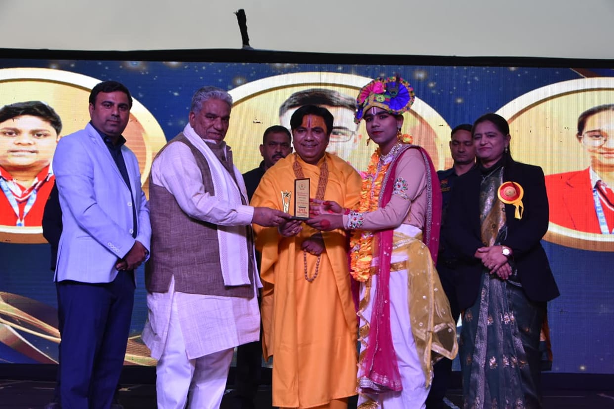 Students enthralled the audience with cultural programmes at the annual function.