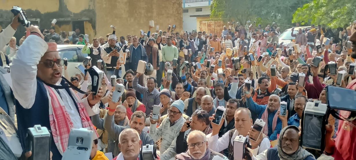 Kotdars staged a sit-in at the district supply office