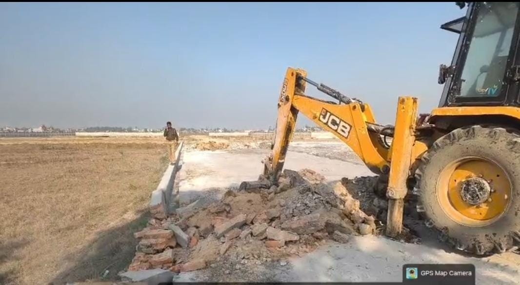 Administration removed illegal encroachment in Kashipur