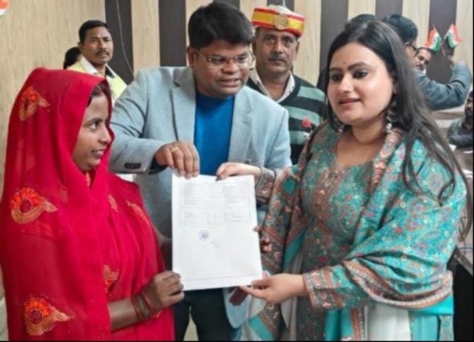 SDM handed over ration cards to three families