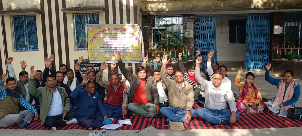 350 secretaries removed themselves from departmental WhatsApp groups after their demands were not met.