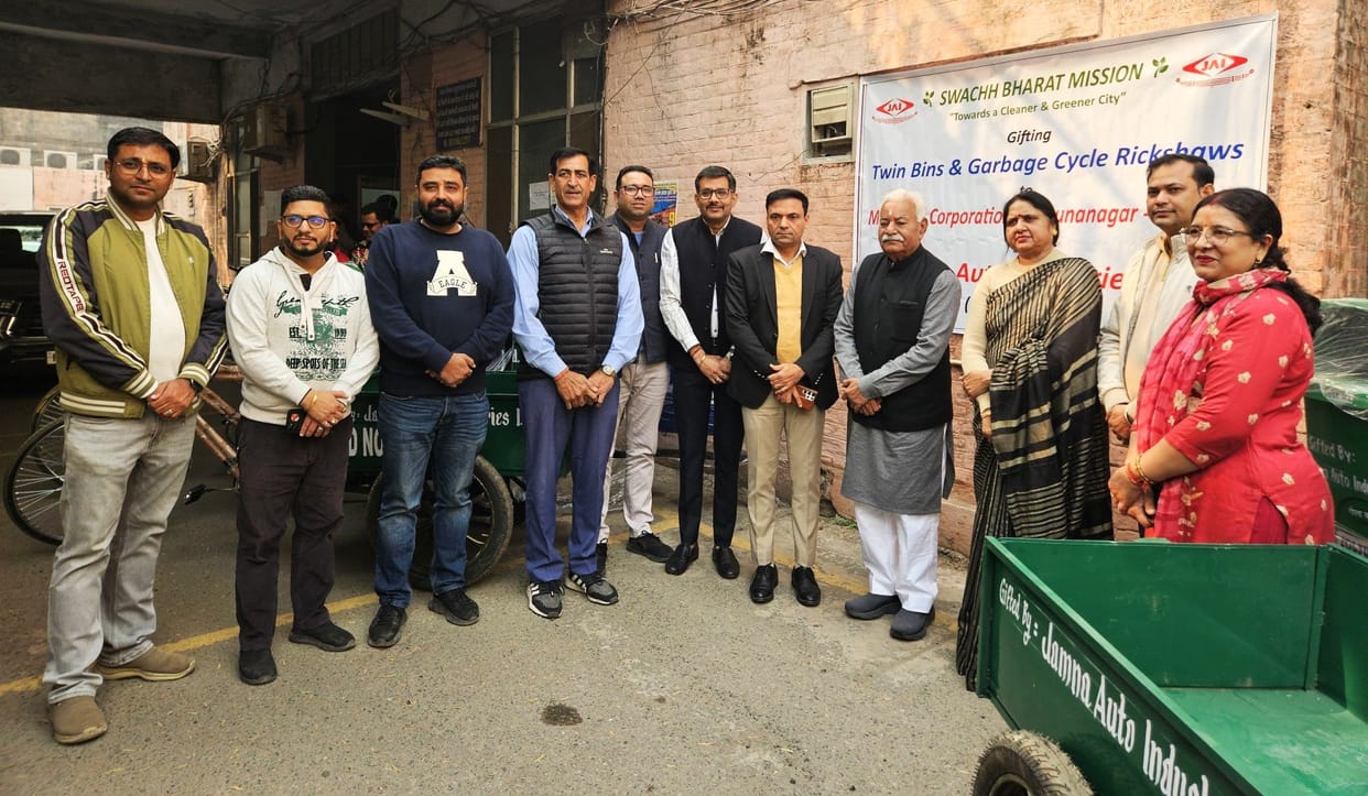 Dustbins and handcarts were given to the corporation