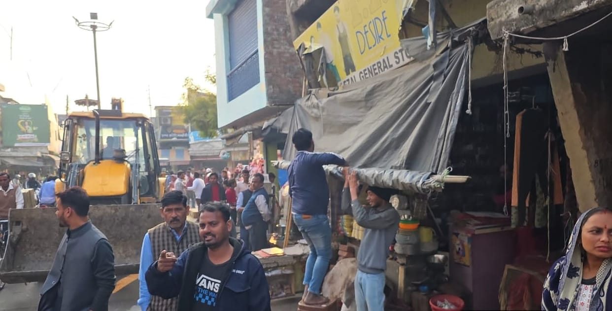 Anti-encroachment drive launched in main market, warning issued to many shopkeepers