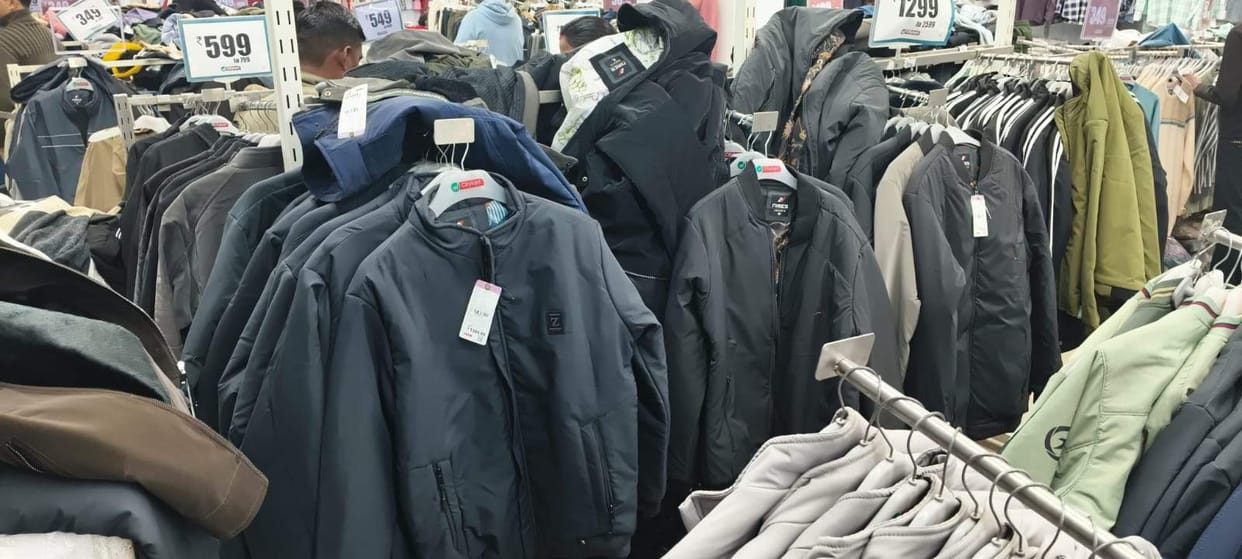 A bet of Rs 30 crore was placed in the cold, leaving textile businessmen disappointed.