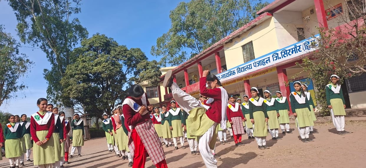 girls students learnt atam raksha tips in panjahal school