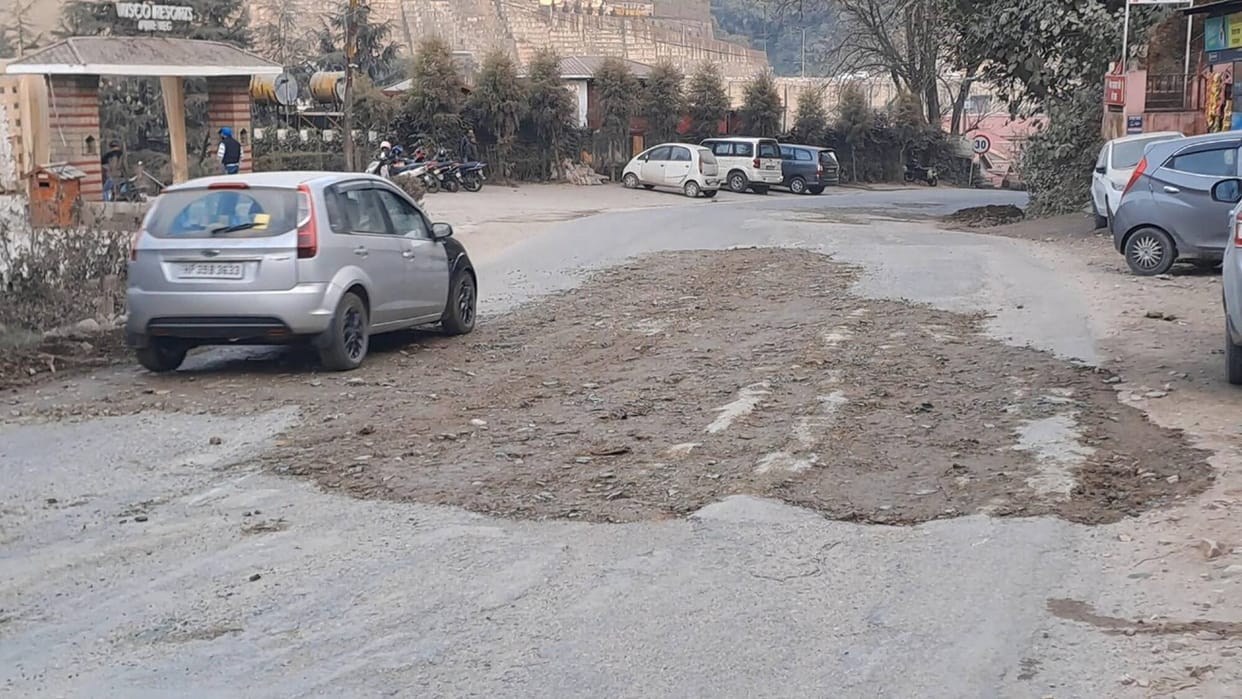 The government will come... the roads of Chhoti Kashi will be decorated with mud.