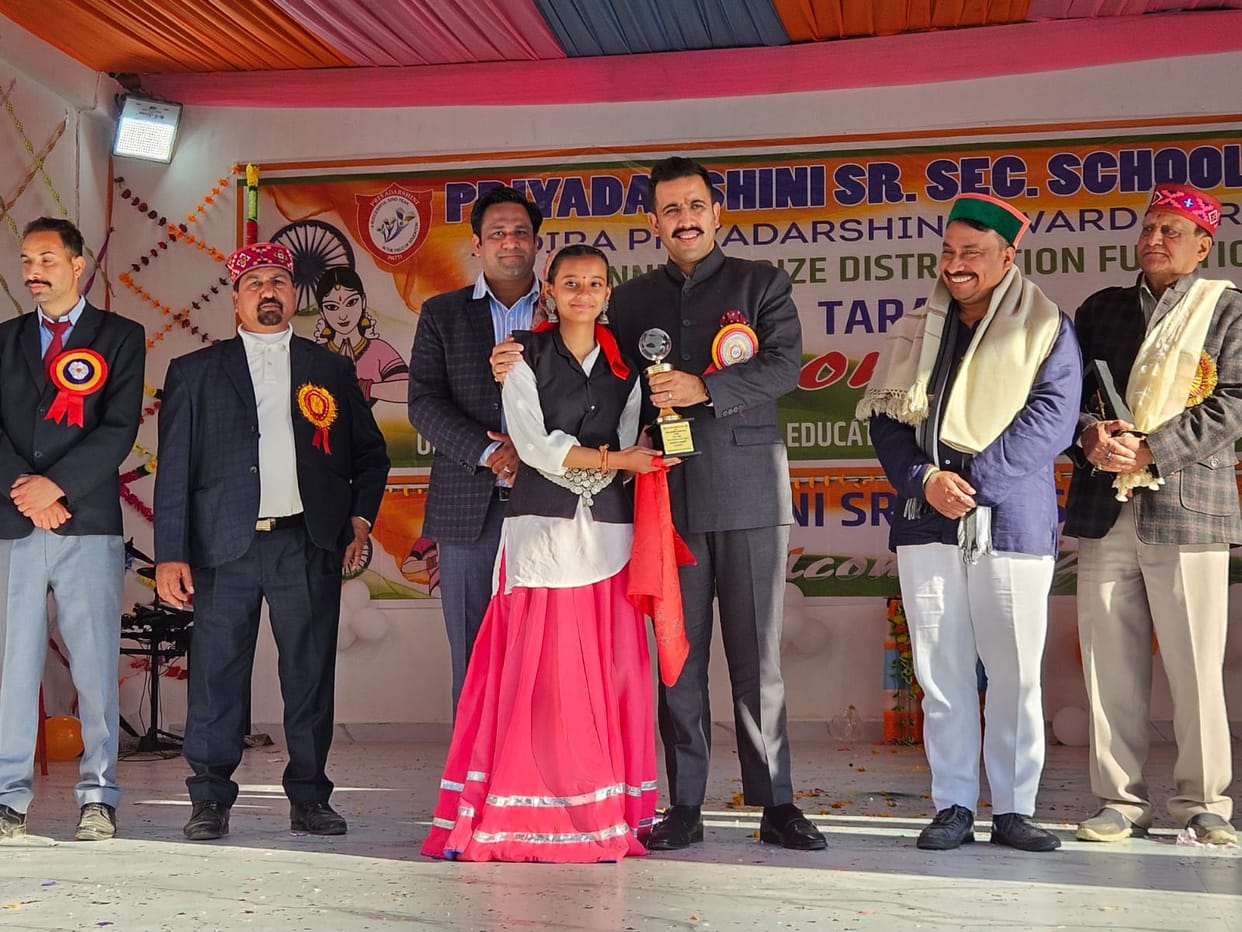 The minister honored the promising students for being at the top in their activities.