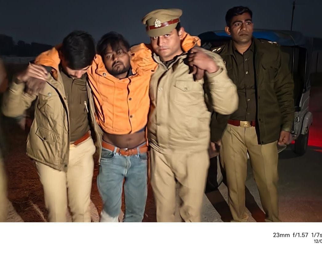 The robbery incident was solved within 10 hours, one robber was injured in the encounter.