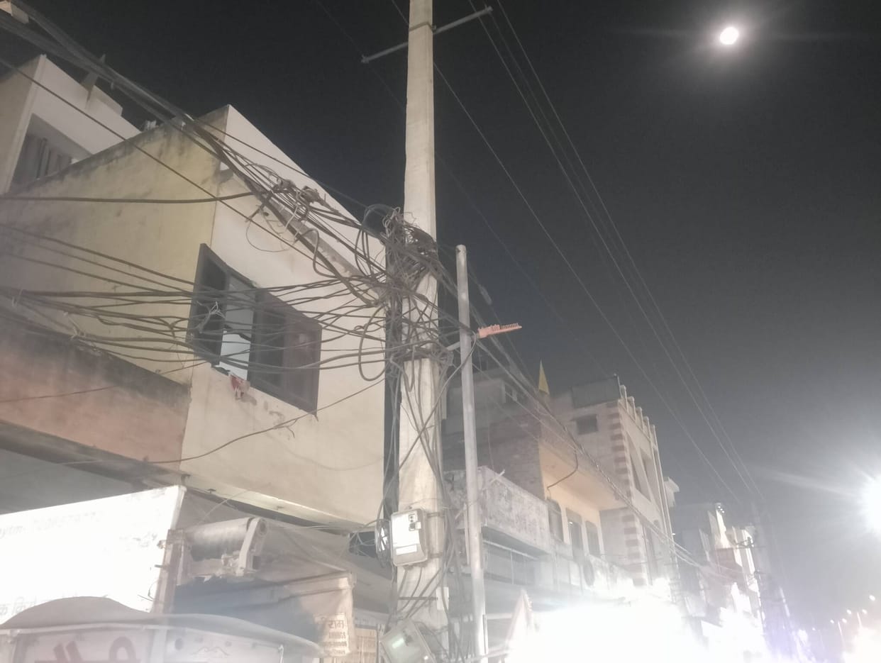 Streetlights out of order, city plunged into darkness