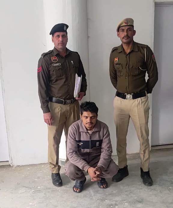 Accused of stealing jewellery from school teacher's house arrested