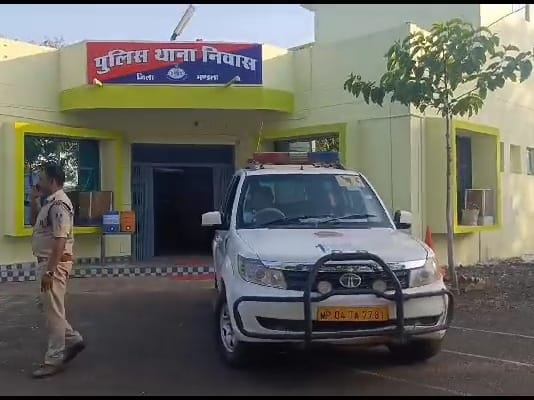सड़क किनारे मिला युवक का शव, जांच में जुटी पुलिस
