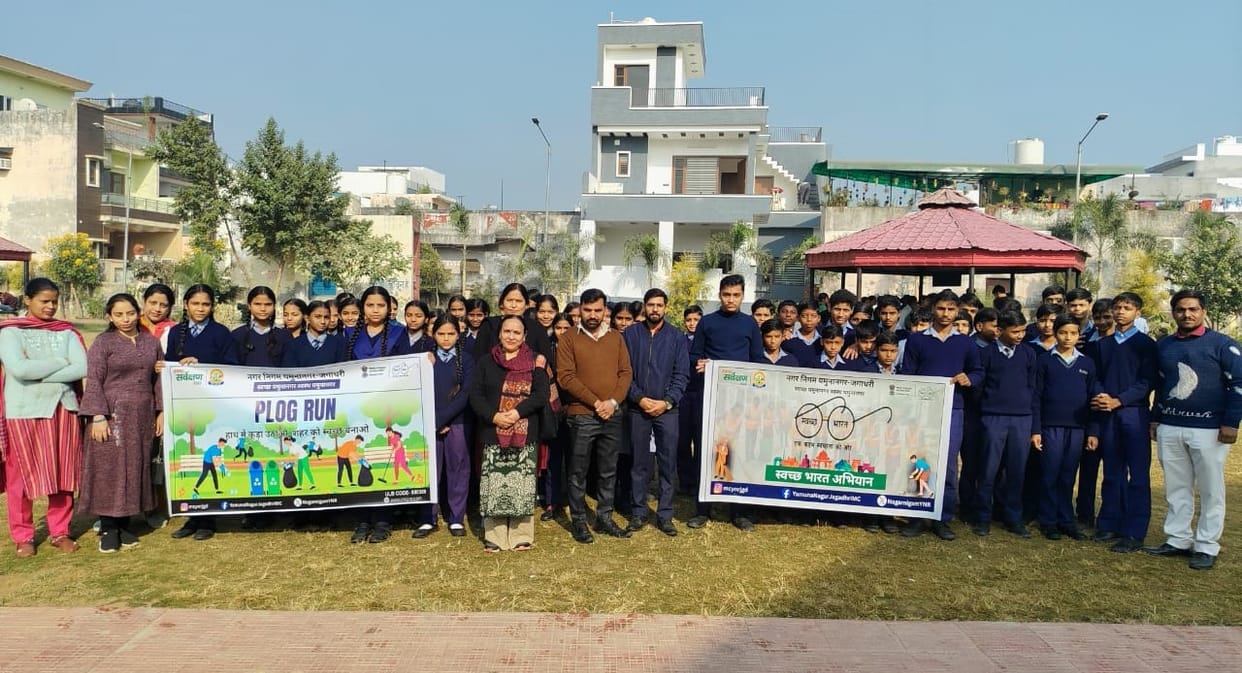 Students and elderly people raised awareness about cleanliness