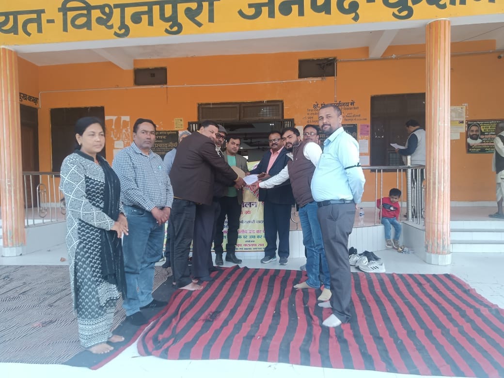 Secretaries protested against online attendance