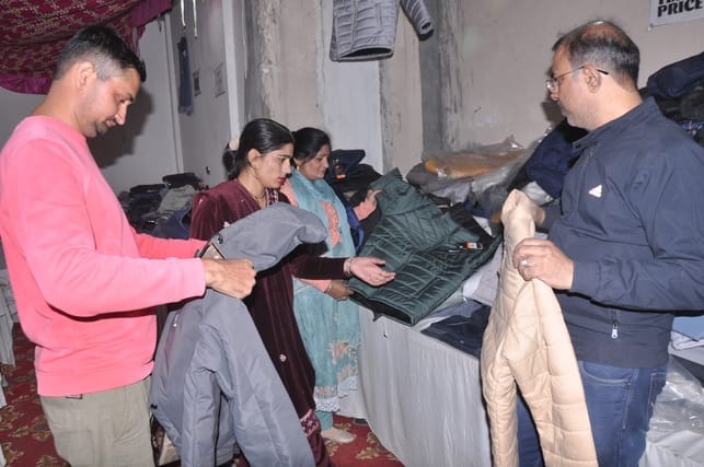 Jackets made of fluffy, buffer and air proof fabric have become the choice of the youth.