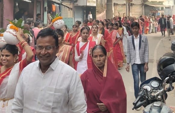 A procession was taken out on the birth anniversary of Thakur Anukul Chandra.