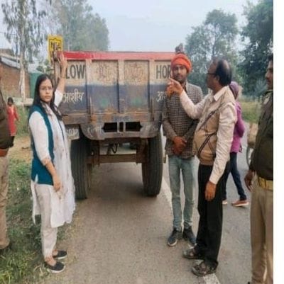 Reflectors installed for safe travel in fog