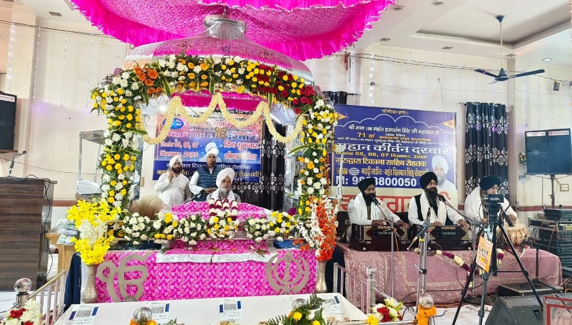 The congregation was delighted to hear the Shabad Gurbani in the Kirtan Darbar.