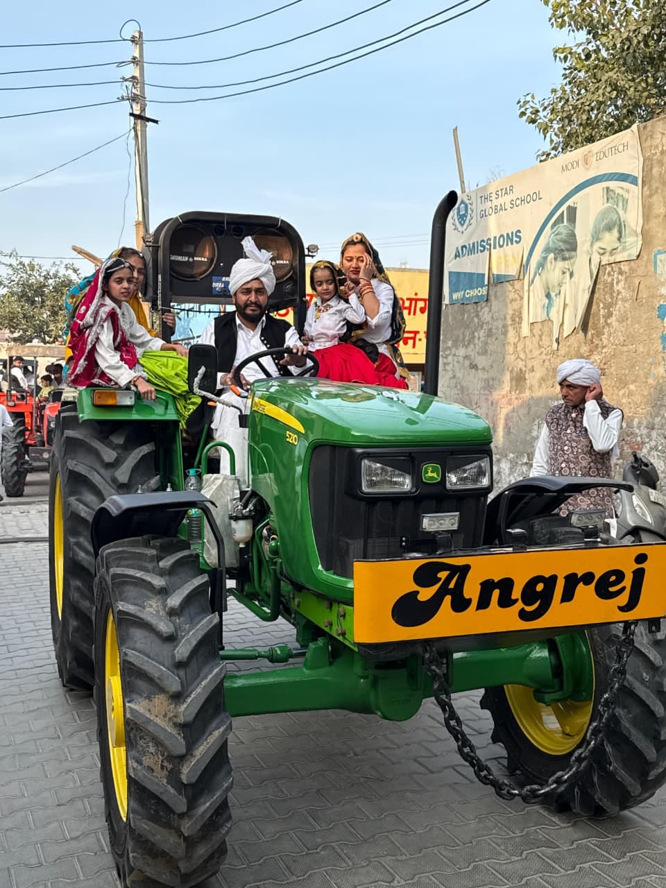 Councilor couple arrived in Haryanvi attire to fill the rice.