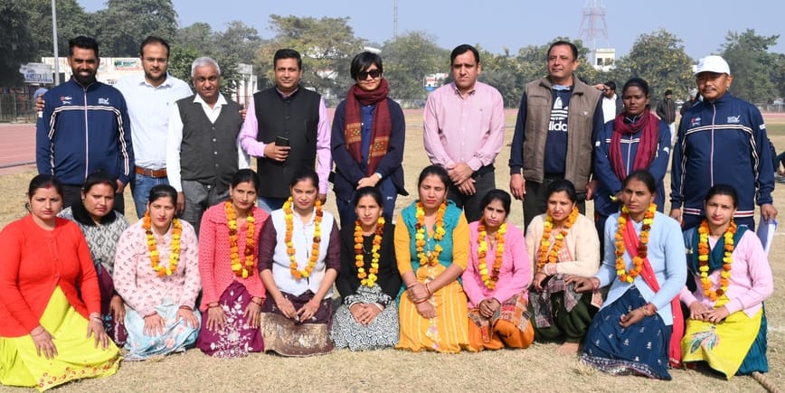 Beed Kalwa women's team second in tug-of-war