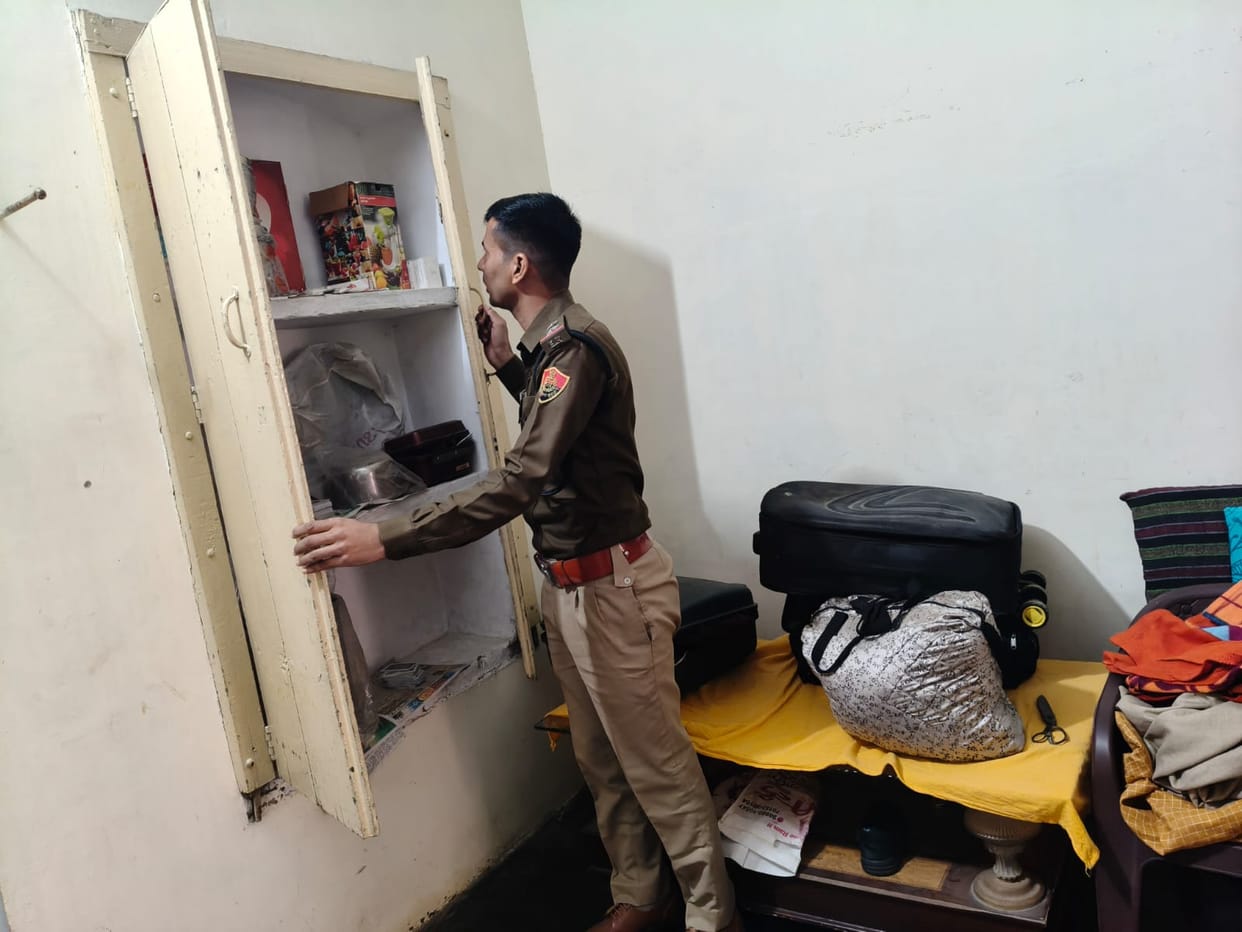 Police raided suspected hideouts of drug addicts and smugglers.