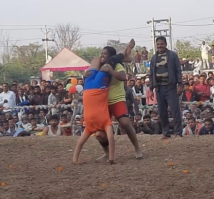 Lakshman Das of Ayodhya started the wrestling match, no wrestler survived.